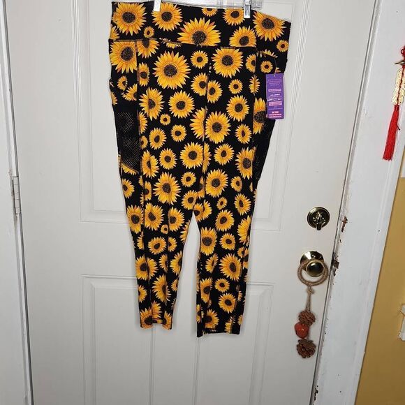 POP FIT SUNFLOWERS BLACK AND GOLD CROPPED LEGGINGS WOMEN'S SIZE 5XL - Picture 1 of 6